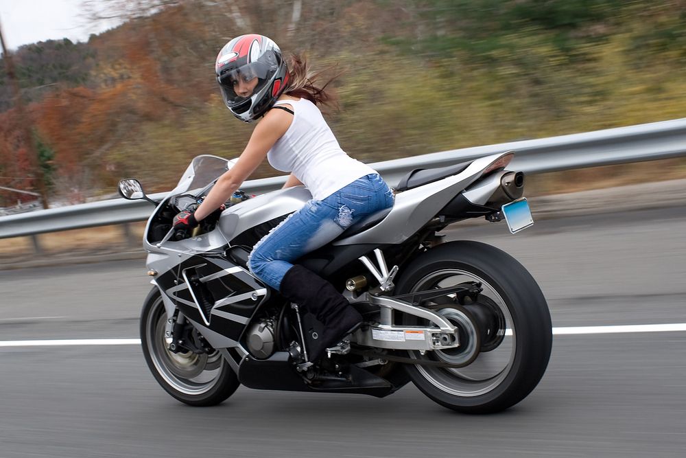 Verbazingwekkend Wat Is Een Geschikte Motorfiets Voor Vrouwen? AL-44