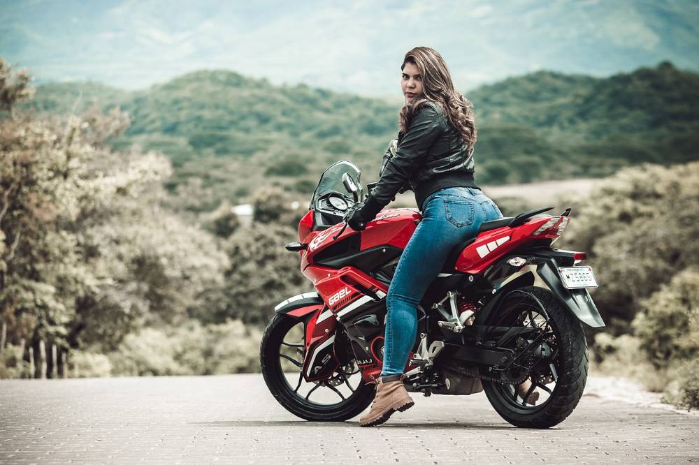 Verwonderlijk Wat Is Een Geschikte Motorfiets Voor Vrouwen? OK-08