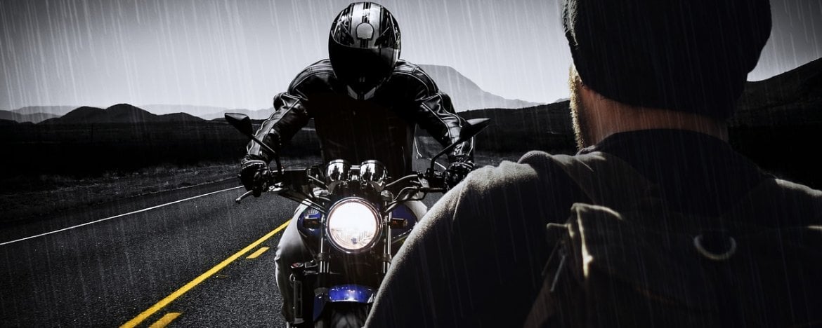 Hoe kun je het beste motorrijden in de regen?